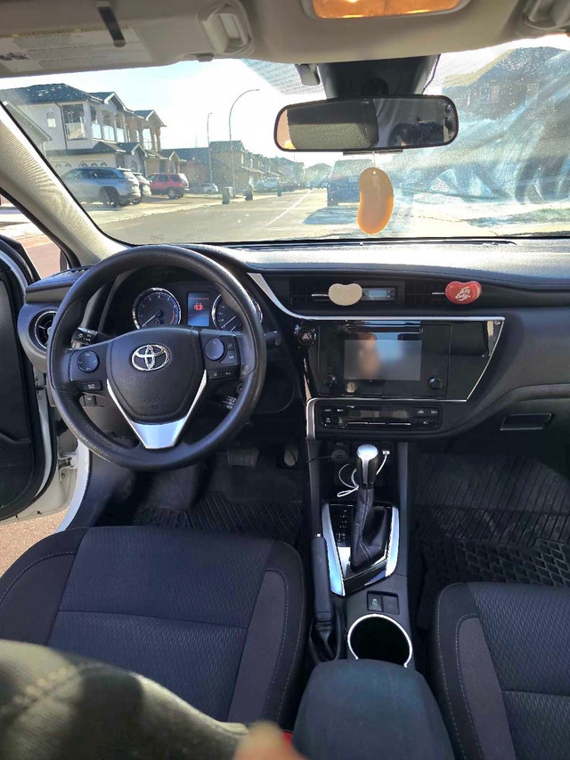 Used 2018 Toyota Corolla LE - photo 5