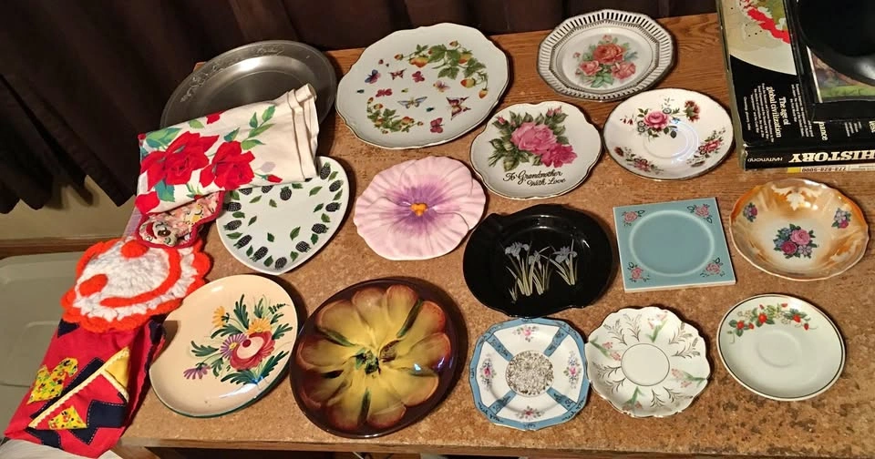 LOT OF 15 PLATES DISHES FLOWERS FLORAL ROSES BUTTERFLIES & MORE