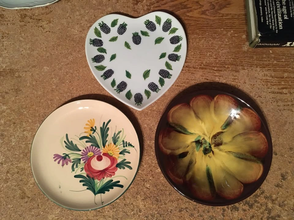 LOT OF 15 PLATES DISHES FLOWERS FLORAL ROSES BUTTERFLIES & MORE - photo 5