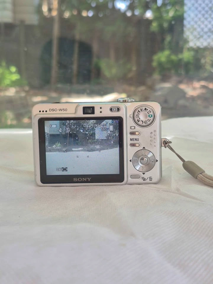 Sony Cybershot DSC-W50 Camera - Tested Working - photo 2
