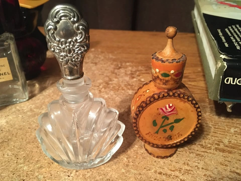 LOT OF 20+ AVON, ZOFALY, CHANEL PERFUME BOTTLES - photo 2