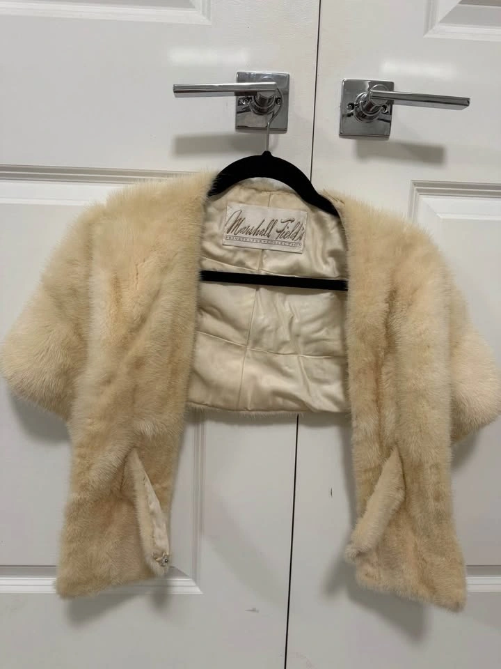 Vintage Marshall Fields 1950s Mink Fur White Capelet - photo 2
