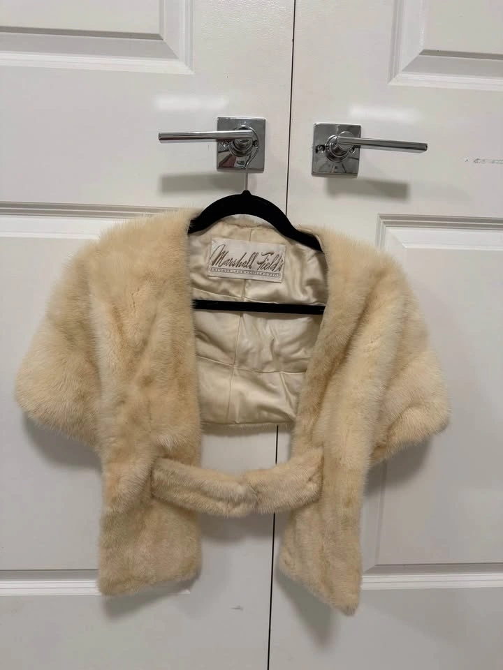 Vintage Marshall Fields 1950s Mink Fur White Capelet - photo 3