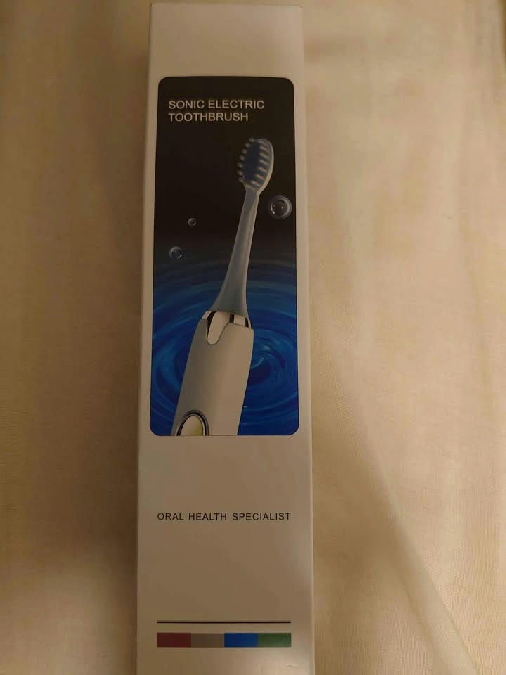 Electric toothbrush with 7 heads, new, white - photo 2