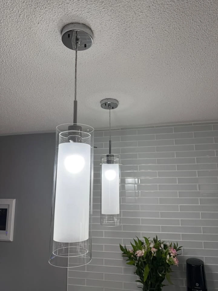 Pair of Glass Pendant Lights - Markham - photo 2