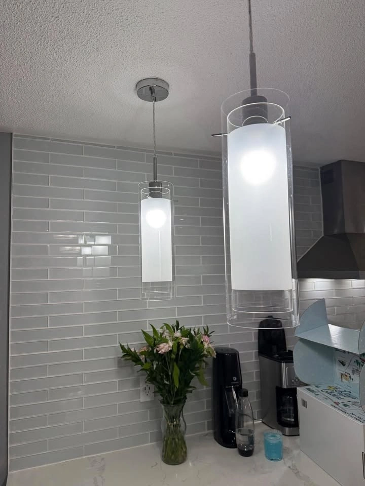 Pair of Glass Pendant Lights - Markham - photo 3