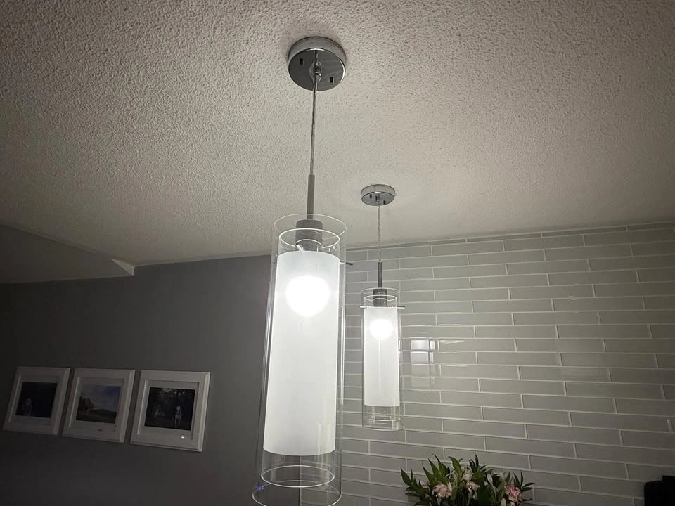 Pair of Glass Pendant Lights - Markham - photo 4
