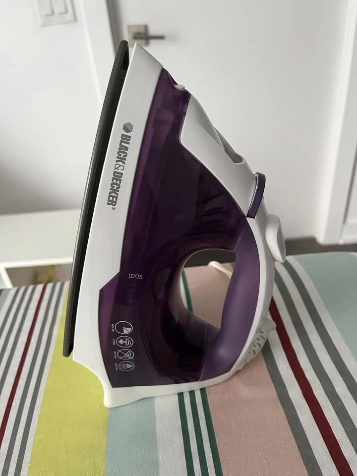 Black + Decker Iron & 54" Ironing Board - photo 4