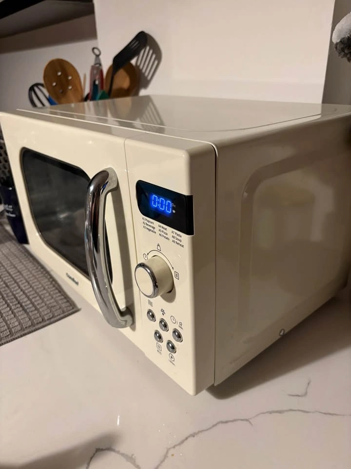 Comfee Cream Microwave - photo 2