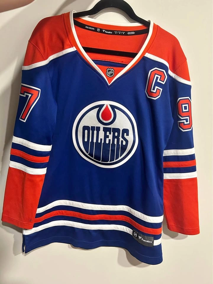 Women's Edmonton Oilers Connor McDavid Jersey (Medium)