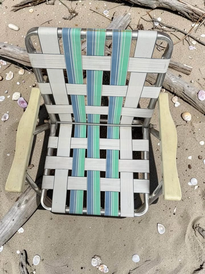 VINTAGE Aluminum Webbed Folding Lawn Chair Aqua & White - photo 2
