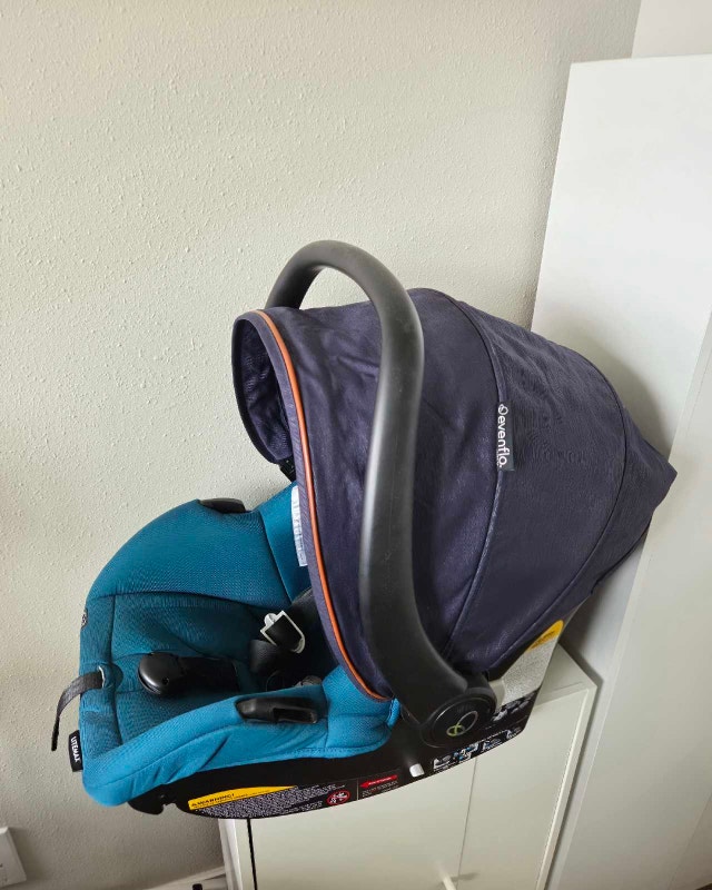 Evenflo Infant Car Seat with Base - photo 2