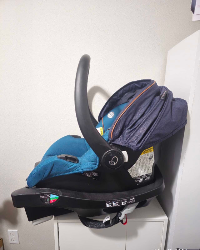 Evenflo Infant Car Seat with Base - photo 3
