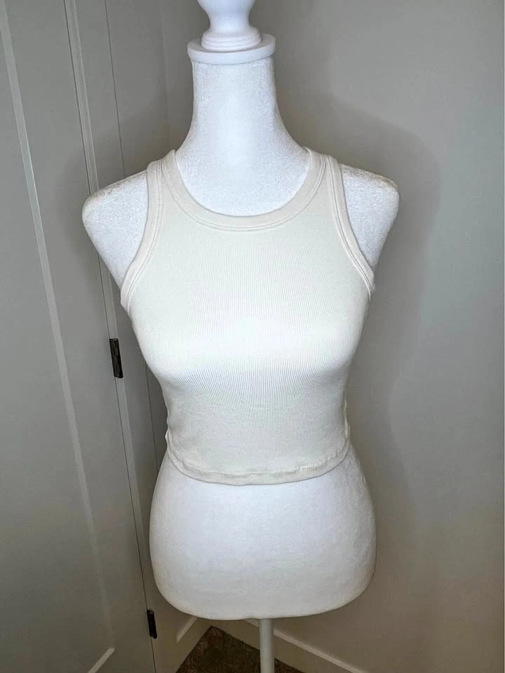 SUNDAY BEST Cream Ribbed Crop Tank Top