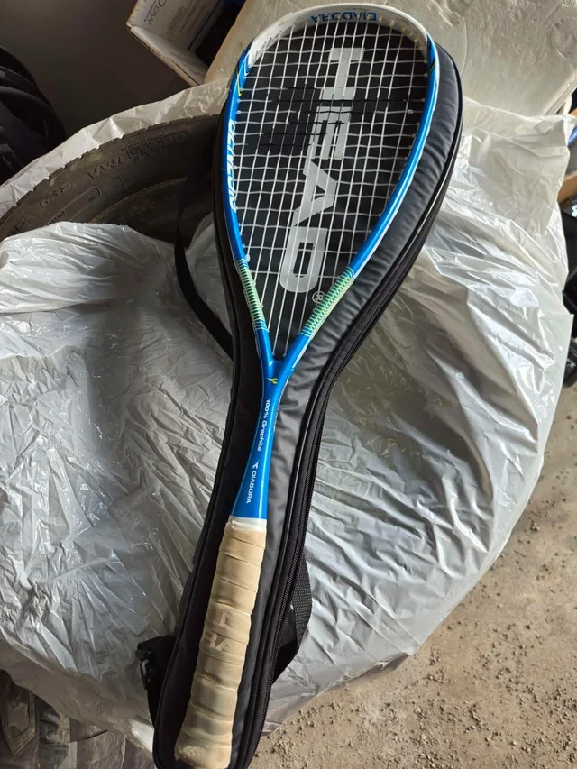 Diadora 100% Graphite Squash Racket w/ Case - photo 2