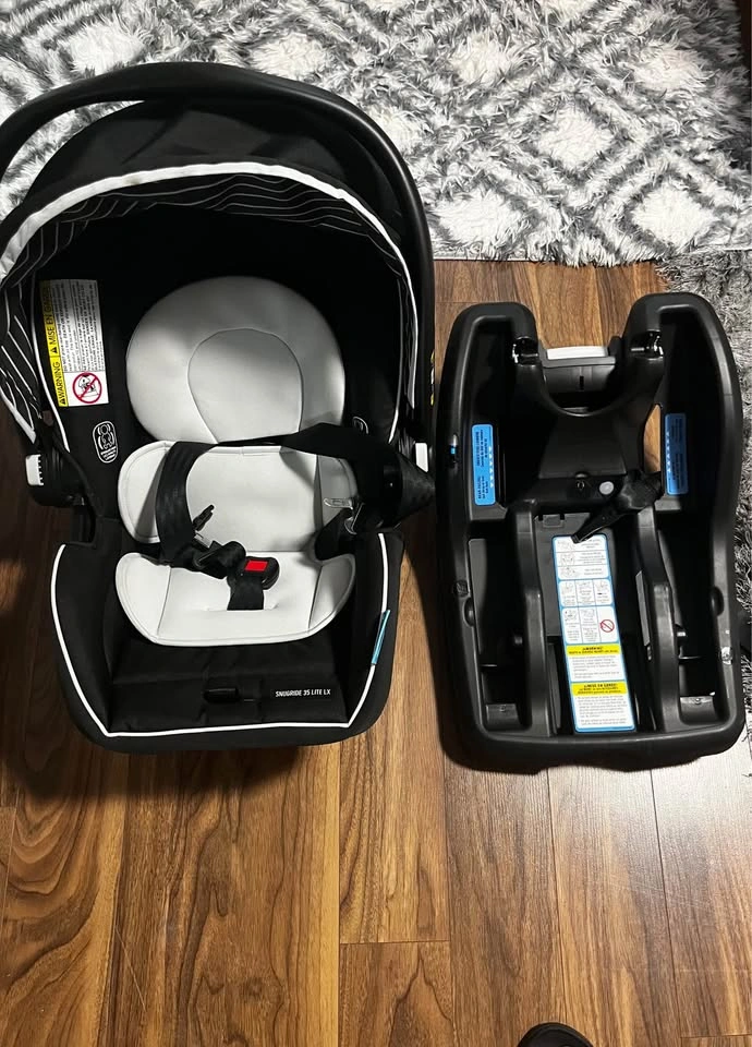 Graco infant car seat + base - photo 2