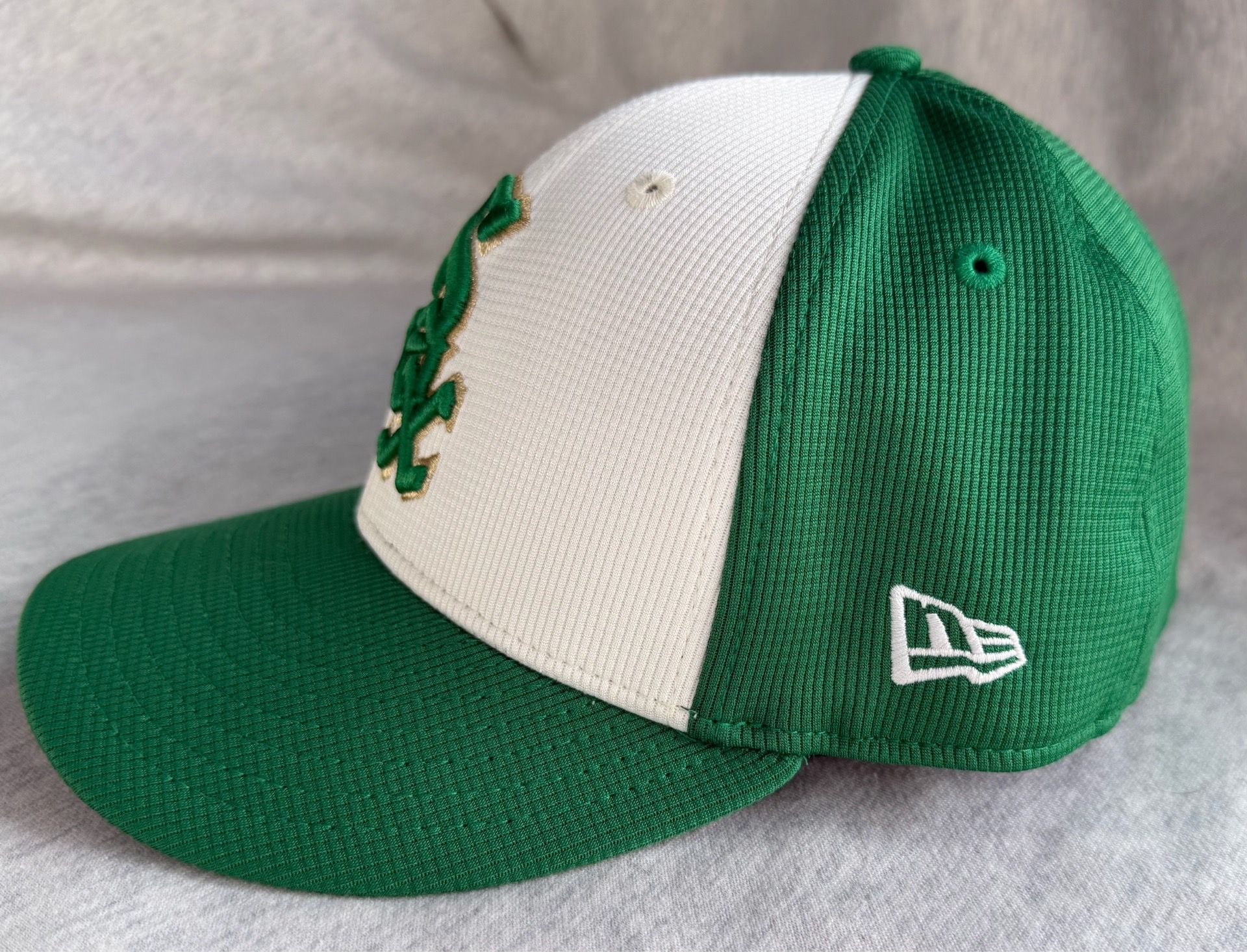 NWOT Chicago White Sox Green & White Gold Trim Fitted Hat $25 - photo 2