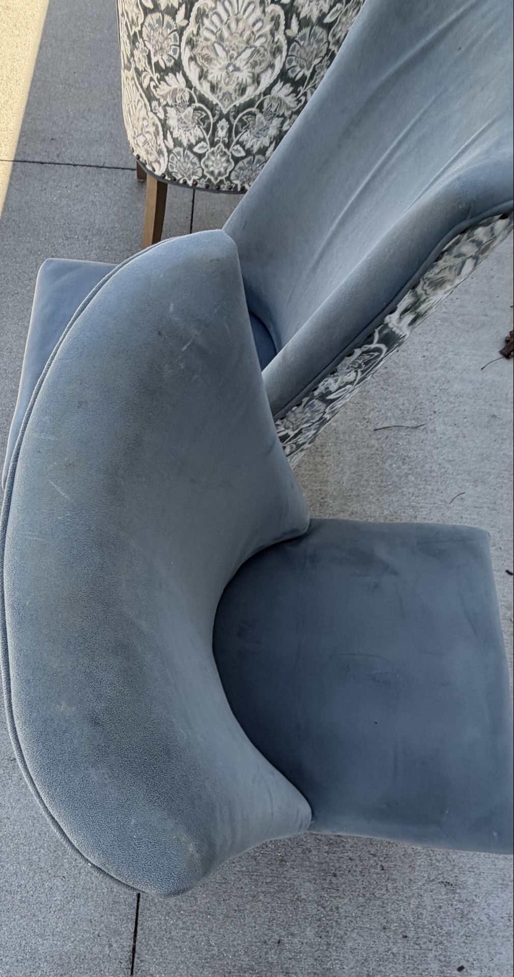 REDUCED 4 Dining Room Chairs Blue/Grey Paisley $100 - photo 5