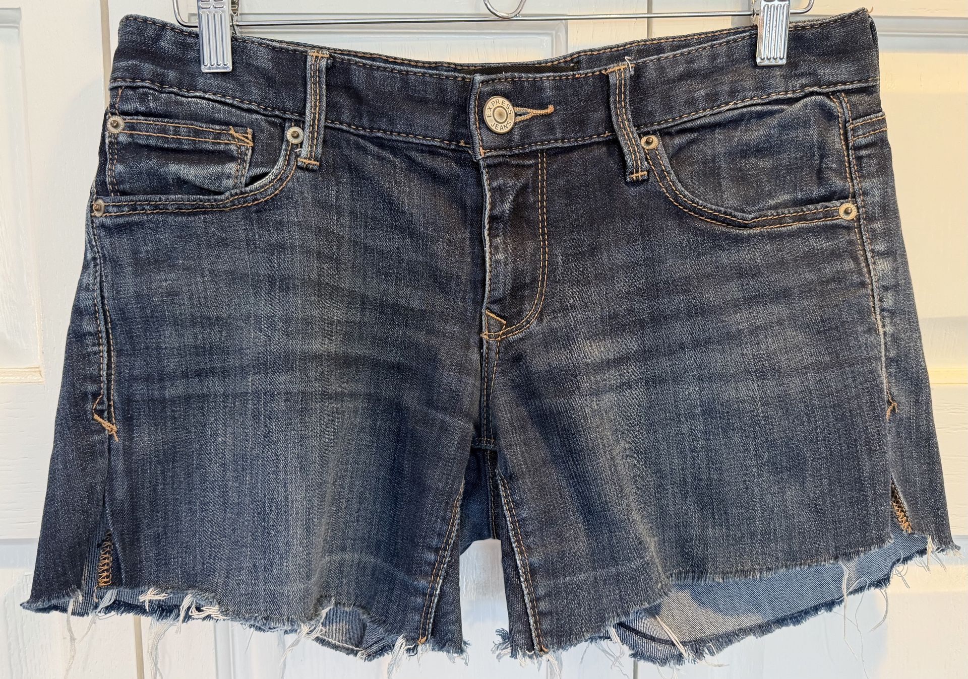 Like New Women’s Size 8 Express Skinny Low Rise Jean Shorts $8