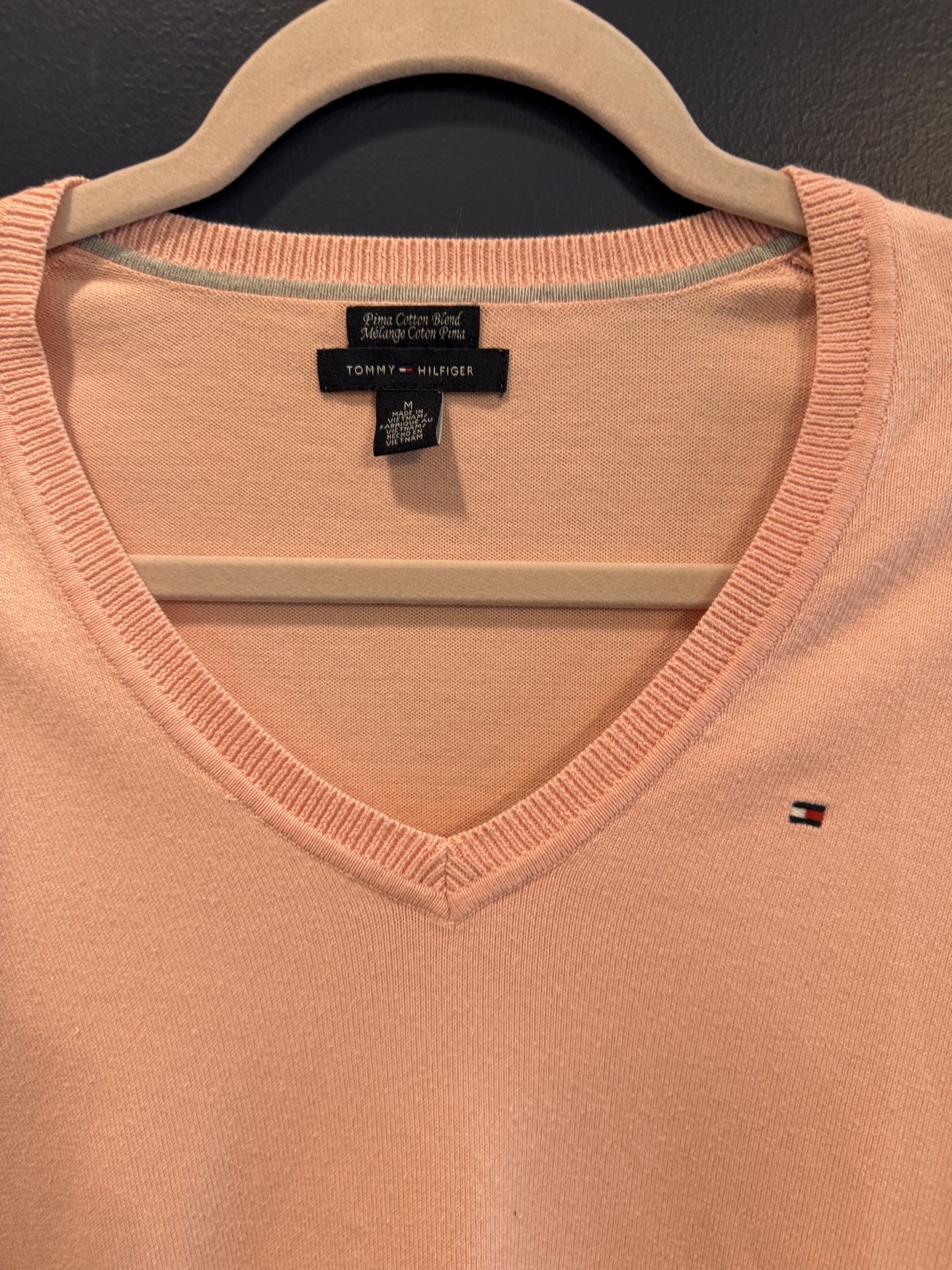 Women’s Size Medium Pink Lightweight V-neck Sweater $12 - photo 2