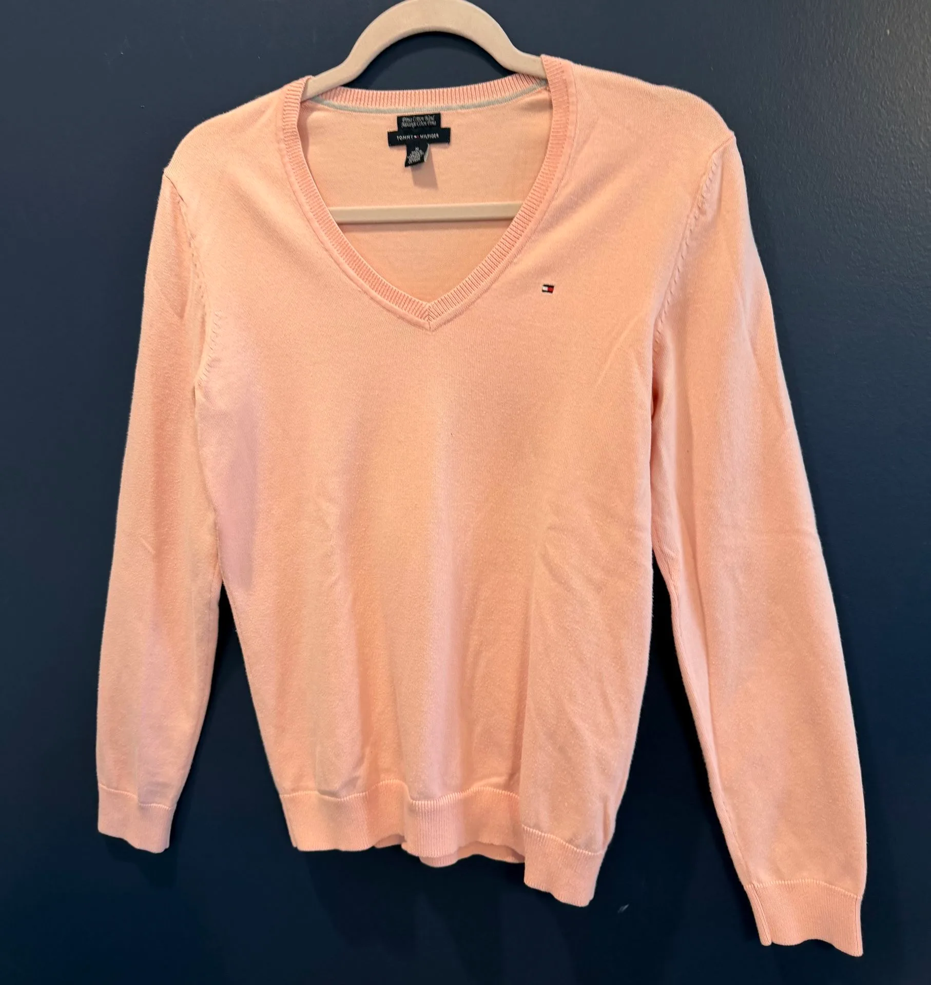 Women’s Size Medium Pink Lightweight V-neck Sweater $12 - photo 3