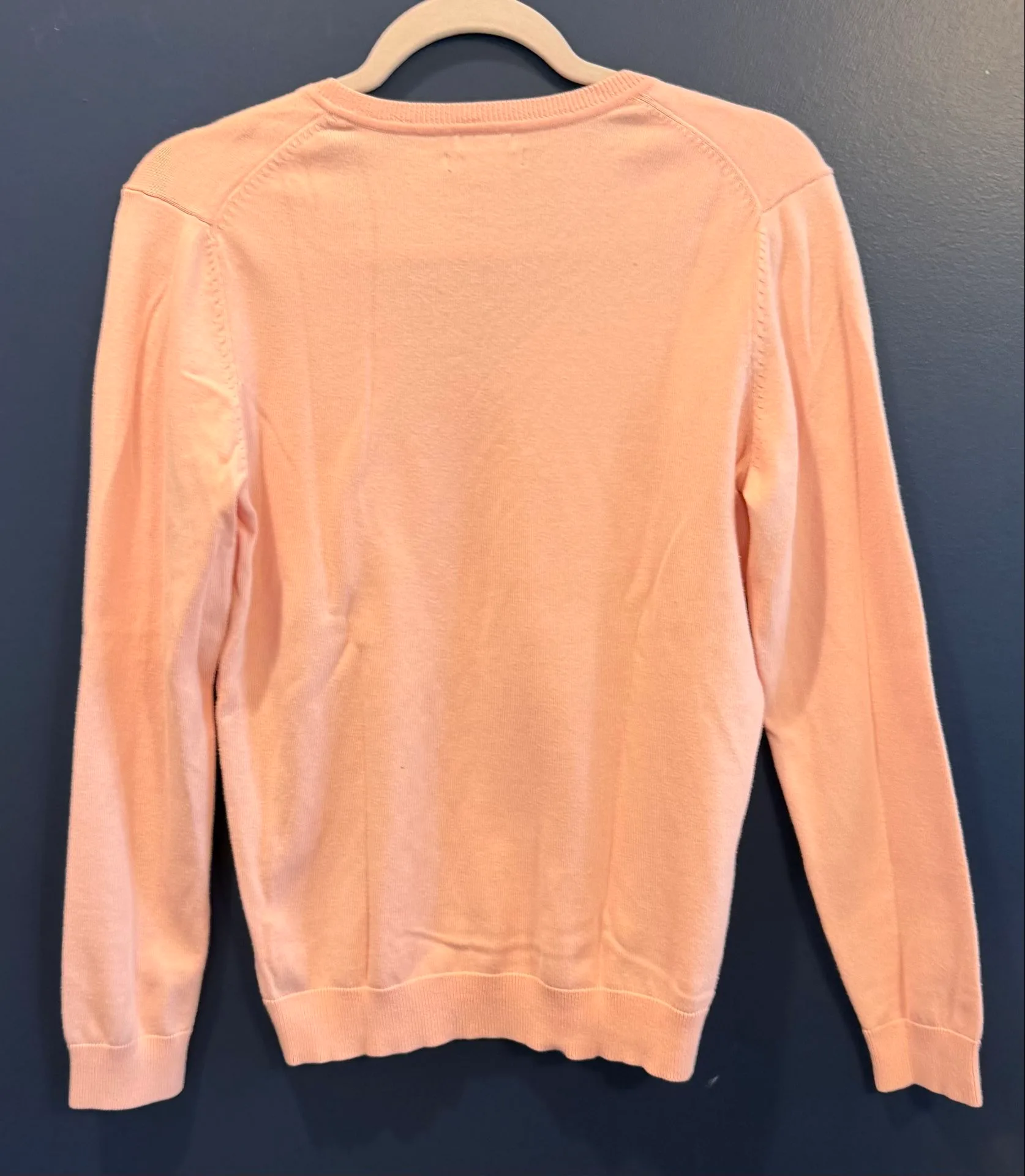 Women’s Size Medium Pink Lightweight V-neck Sweater $12 - photo 4