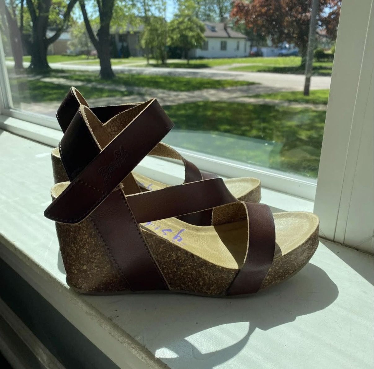 Like New Women’s Size 9 Leather Blowfish Wedge Sandal $25