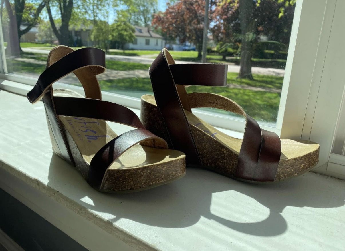 Like New Women’s Size 9 Leather Blowfish Wedge Sandal $25 - photo 3