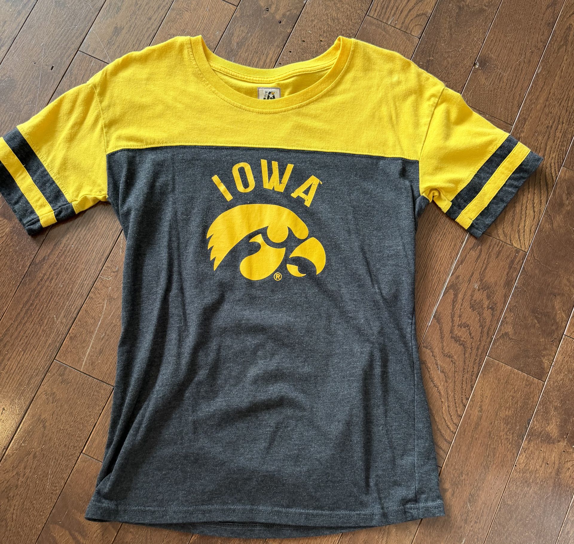 Iowa Hawkeyes T Shirt Vintage 90's Sleeve Women Small Slim Fit $