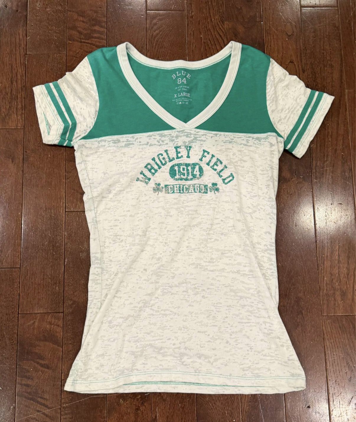 Juniors XL Chicago Cubs Irish Shamrock V-neck T-shirt $12