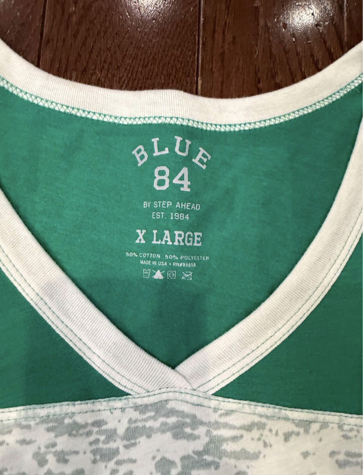 Juniors XL Chicago Cubs Irish Shamrock V-neck T-shirt $12 - photo 2