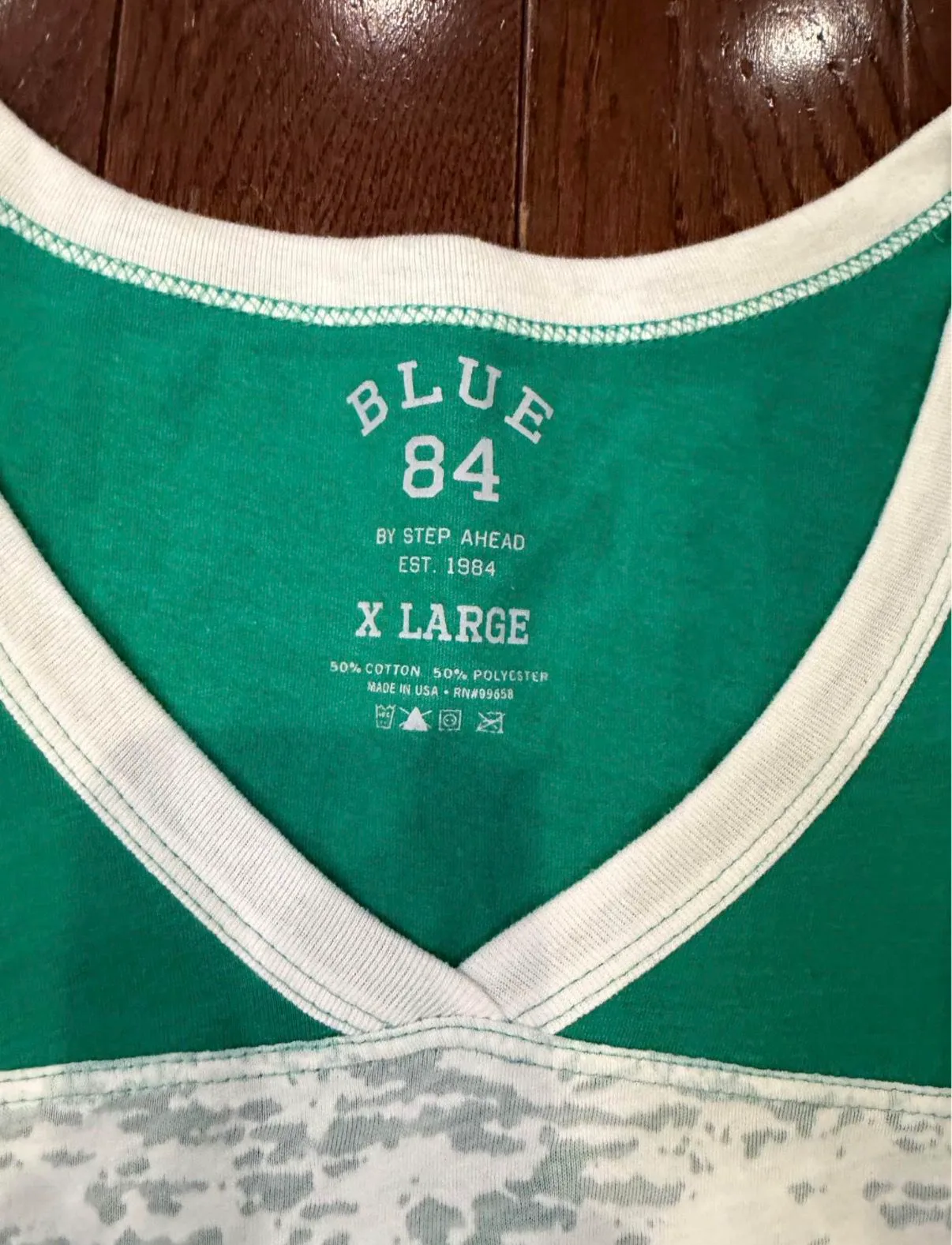 Juniors XL Chicago Cubs Irish Shamrock V-neck T-shirt $12 - photo 2