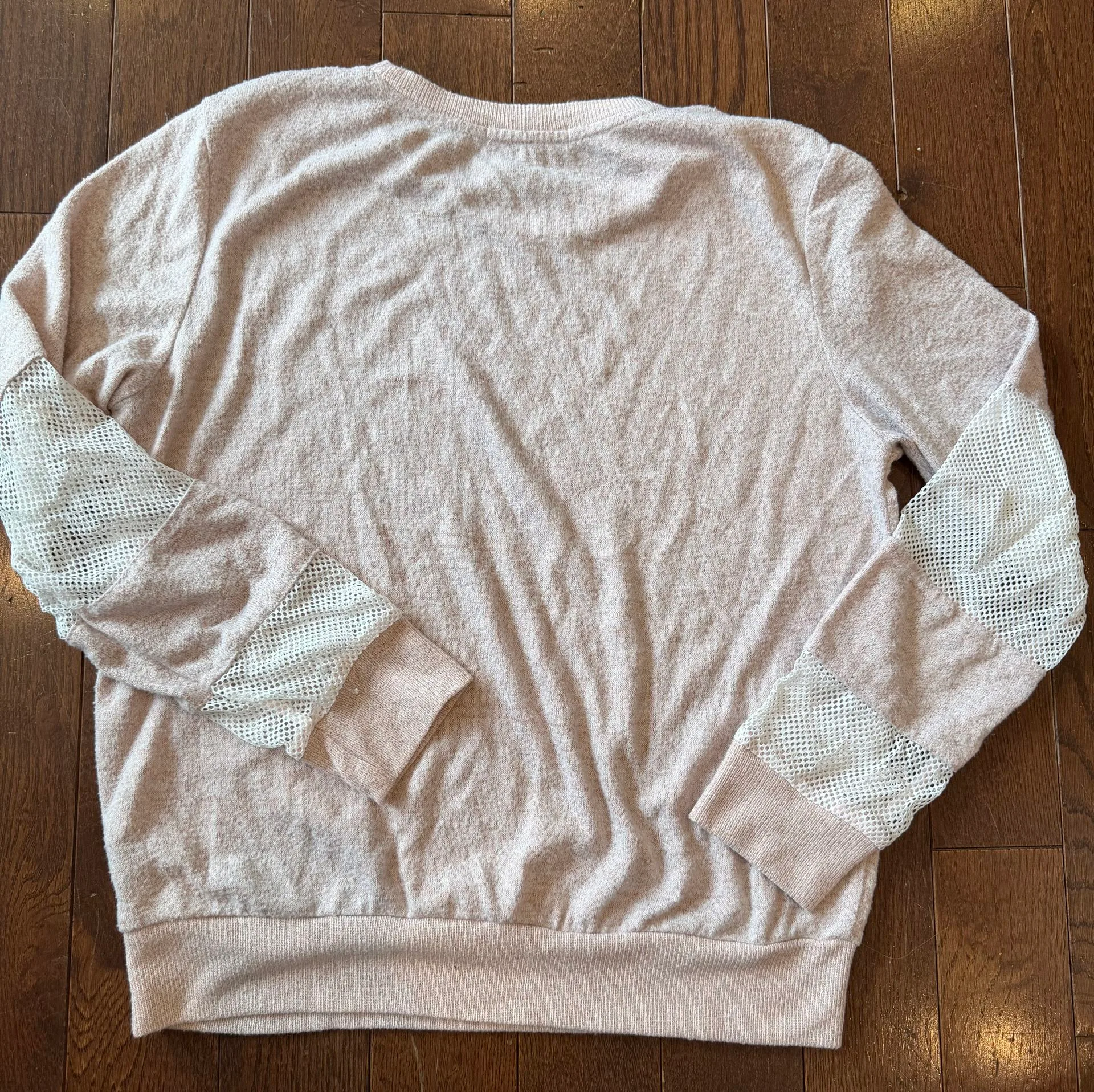 Juniors Size Large light pink crew neck long Sleeve $8 - photo 5