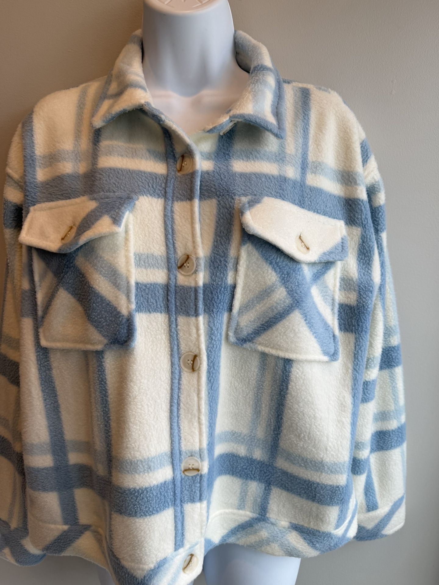New Women’s Small Blue & White Plaid Fleece Shacket $12