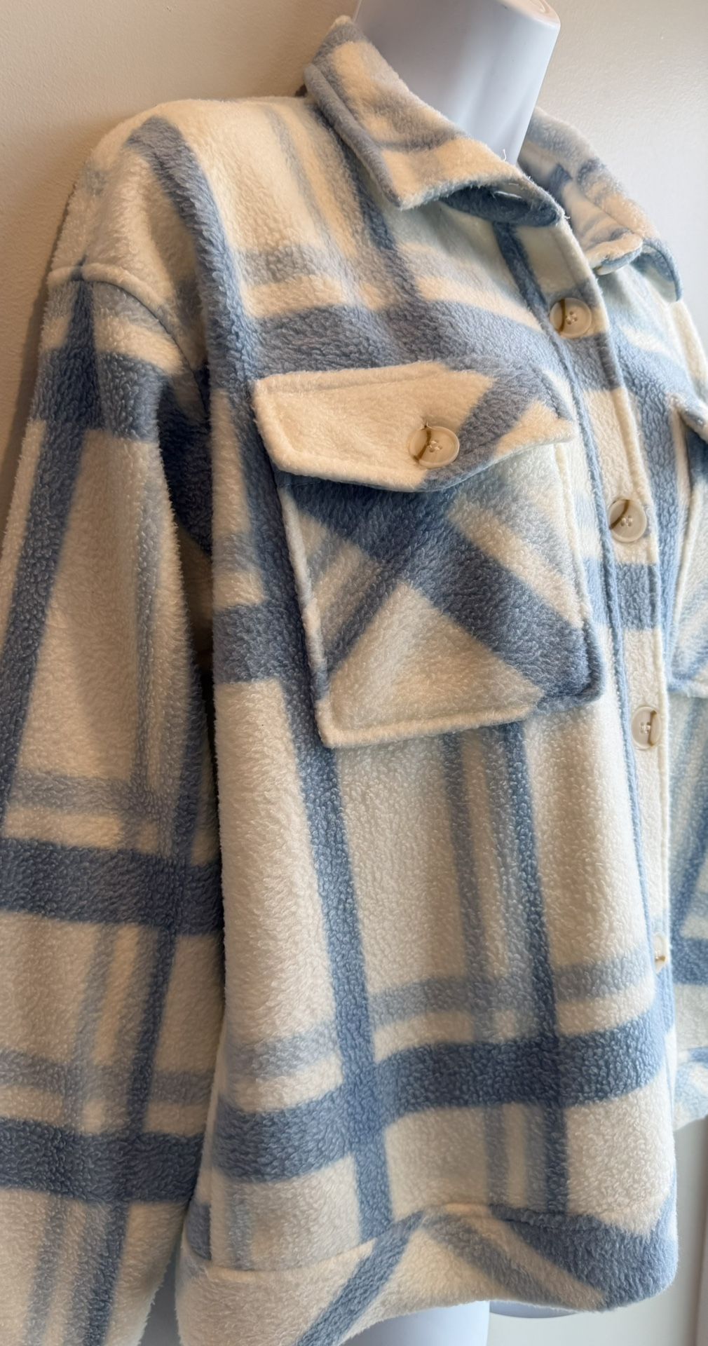 New Women’s Small Blue & White Plaid Fleece Shacket $12 - photo 3