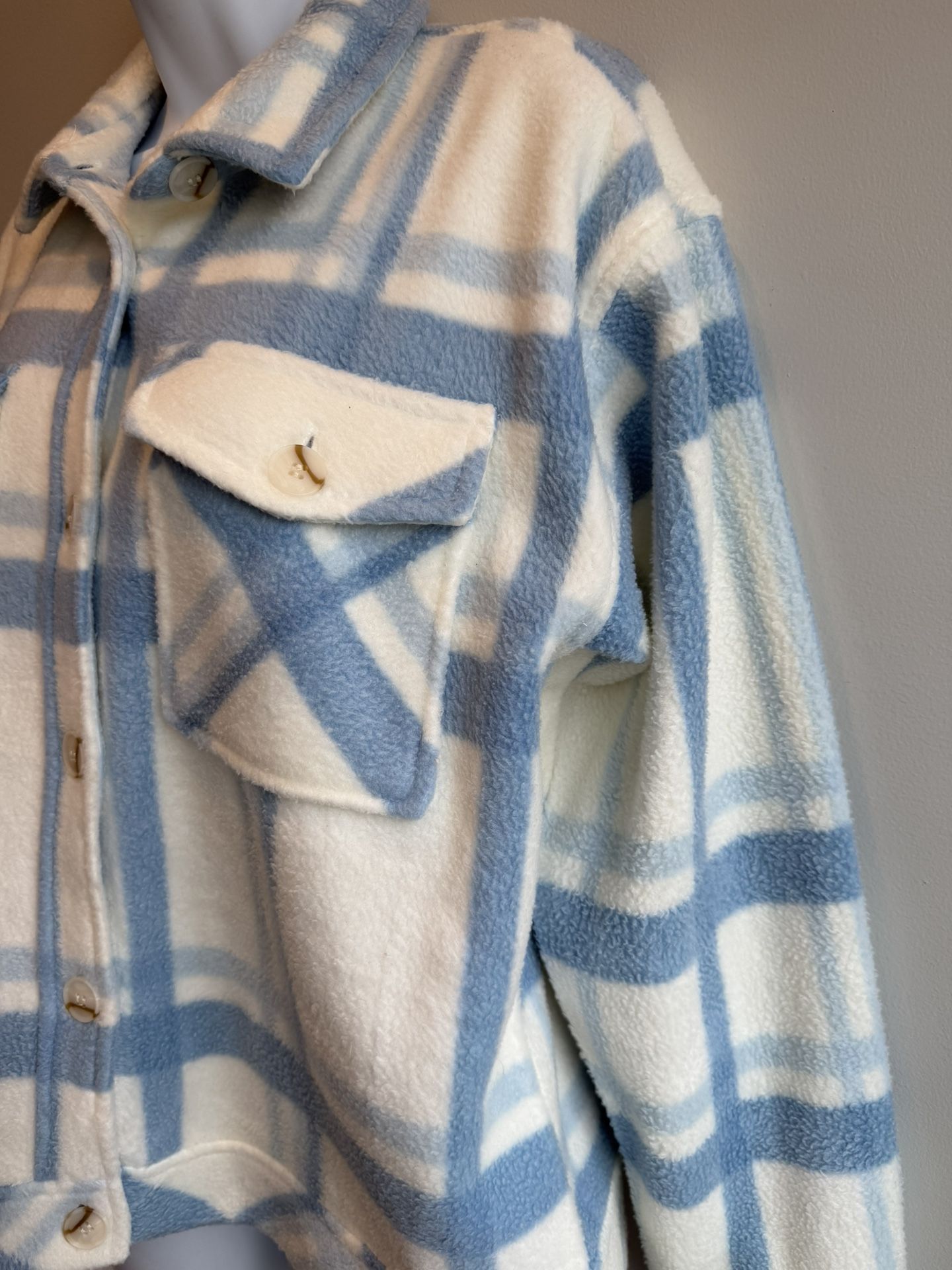 New Women’s Small Blue & White Plaid Fleece Shacket $12 - photo 5