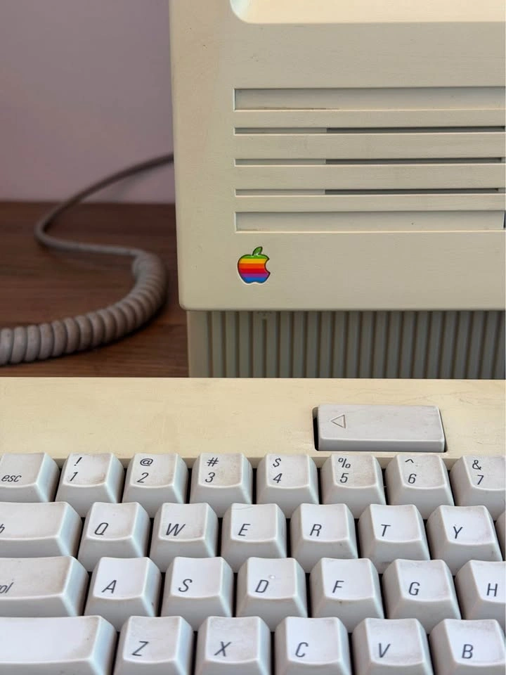 Vintage Apple Macintosh SE Bundle w/ Software & Manuals - photo 3