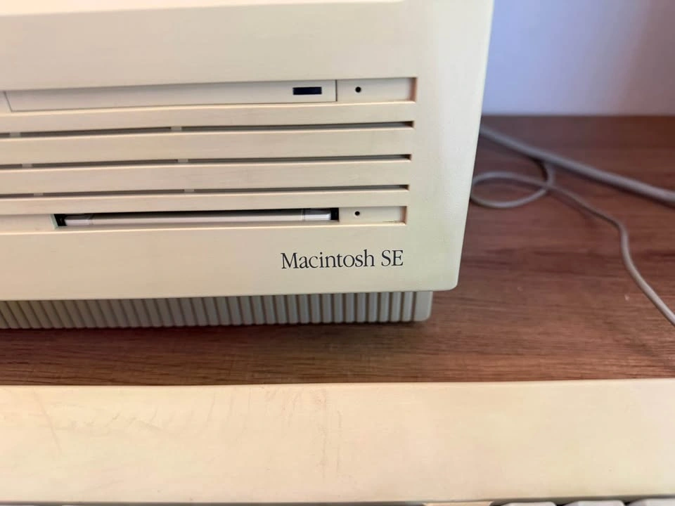 Vintage Apple Macintosh SE Bundle w/ Software & Manuals - photo 4