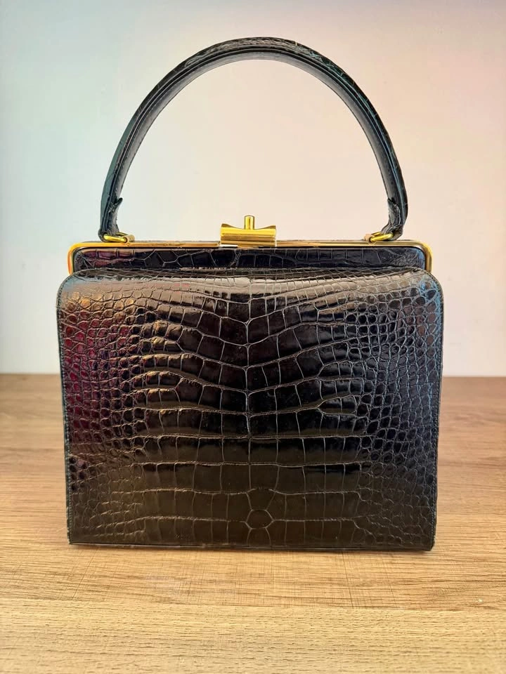 Vintage Crocodile/Alligator Leather Black Glossy Purse - photo 2