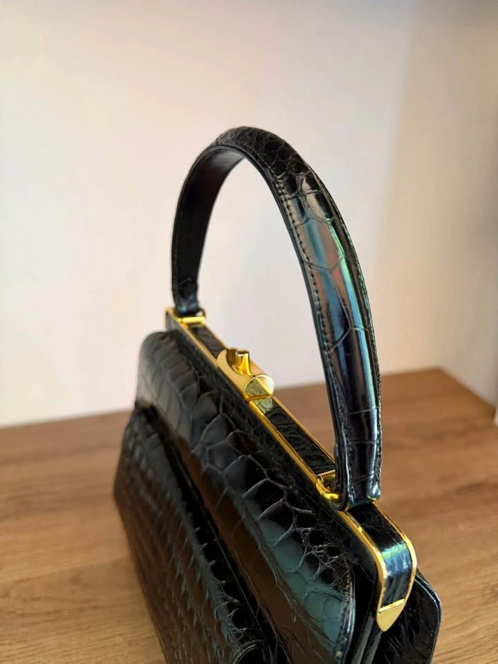 Vintage Crocodile/Alligator Leather Black Glossy Purse - photo 3