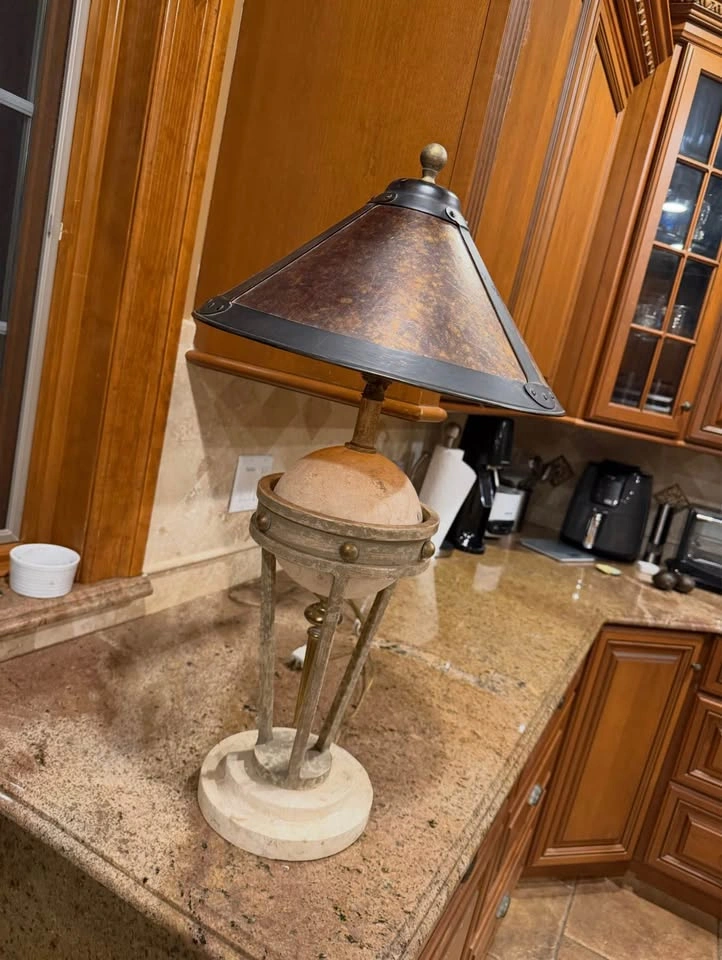 Neoclassical Sculptural Rustic Table Lamp - photo 2