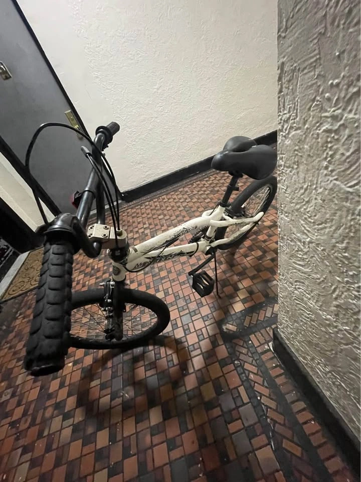 Mongoose Bionic BMX Bike - photo 3