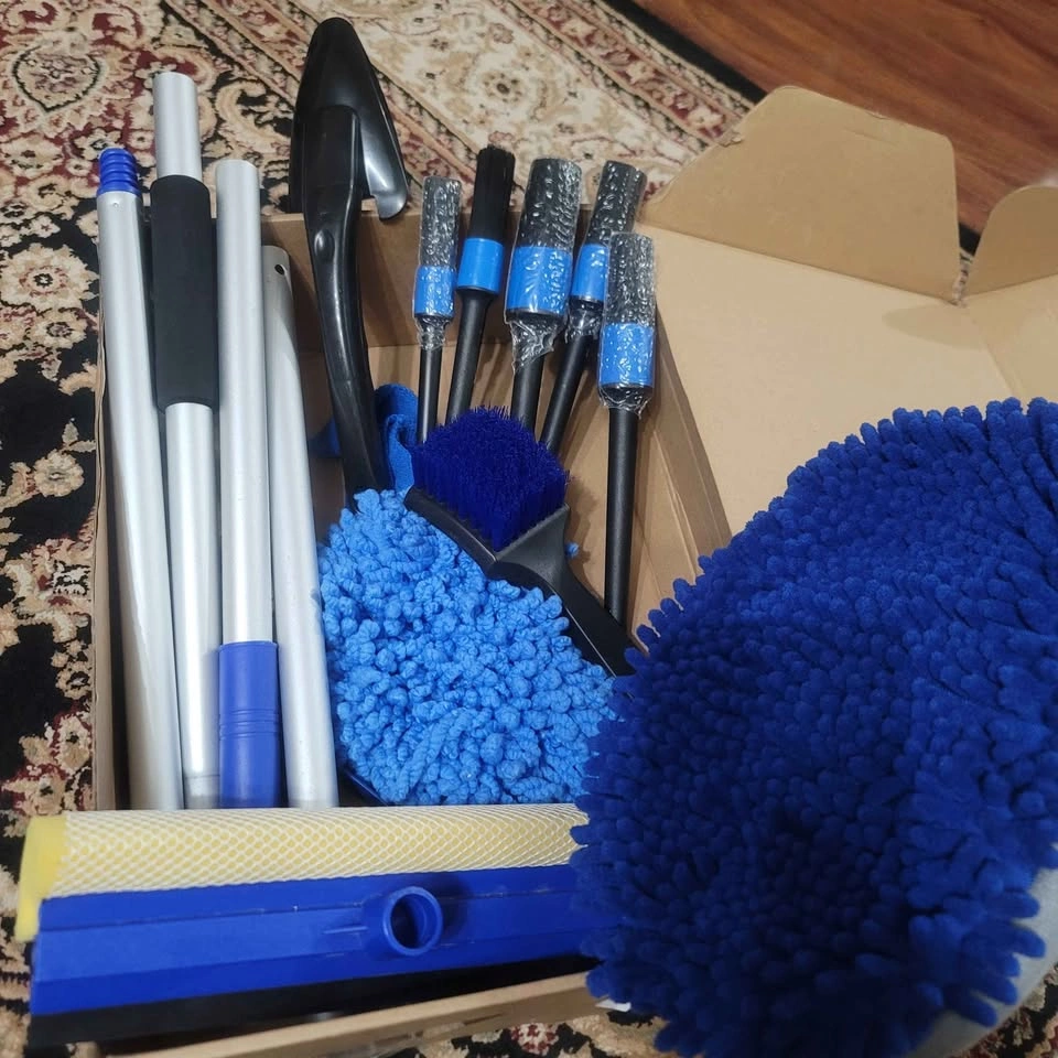 15 pcs Car and Truck Detailing Kit (Brand New) - photo 2