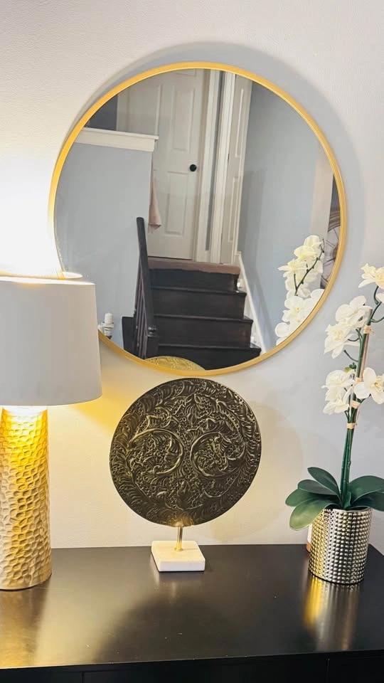 Console table, Gold mirror, table lamp and decor. For prices rea - photo 2