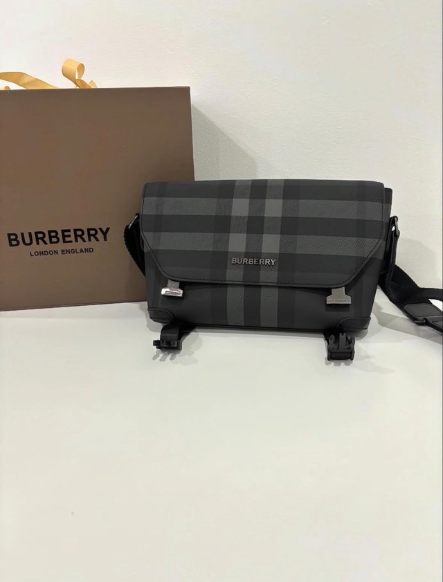 Burberry Small Wright Bag - photo 2
