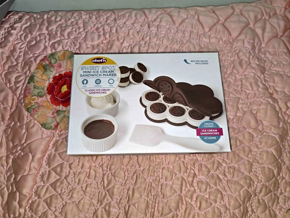 Chef'n Sweet Spot MINI Ice cream Sandwich maker