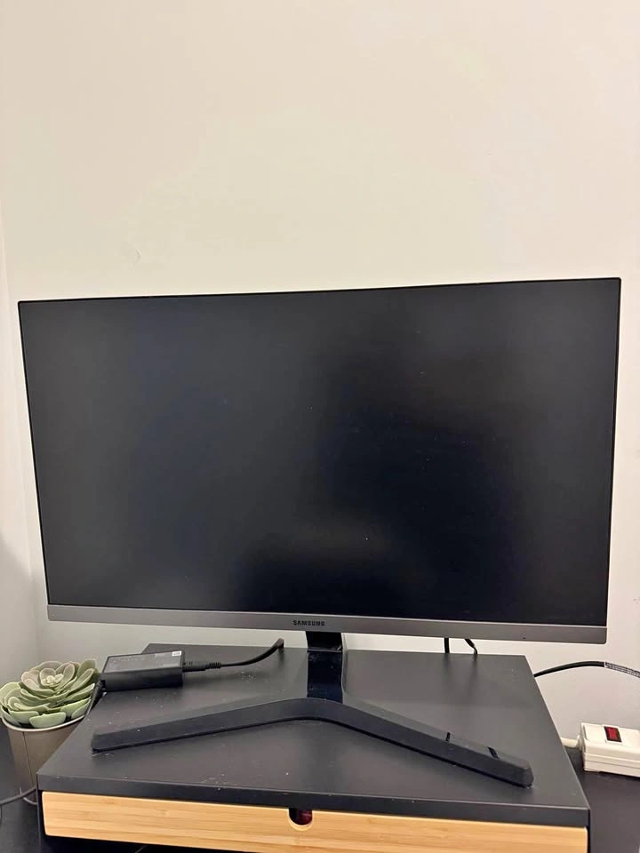 Samsung LED Monitor SR35 24”