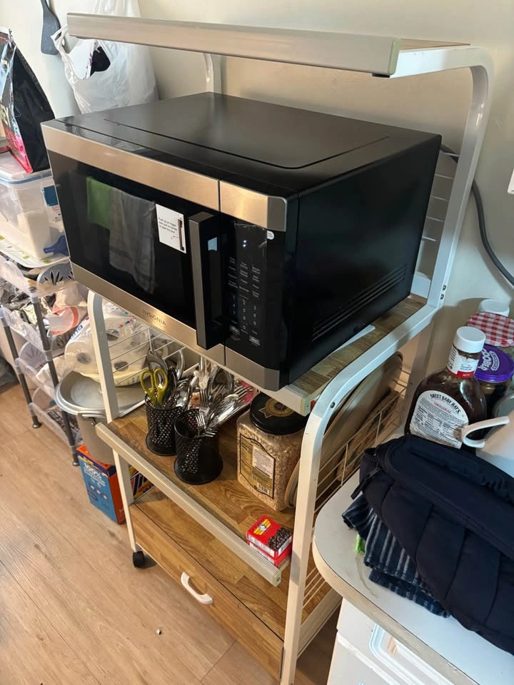 Vanity / Dressing Table with Storage – $80 OBO - photo 3