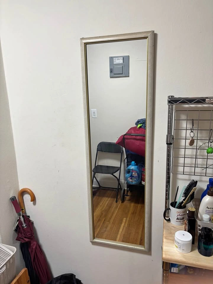 Dressing mirror great lightweight