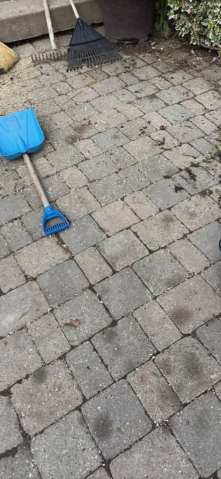 Grey Paver Stones approx 80 sq ft - photo 4